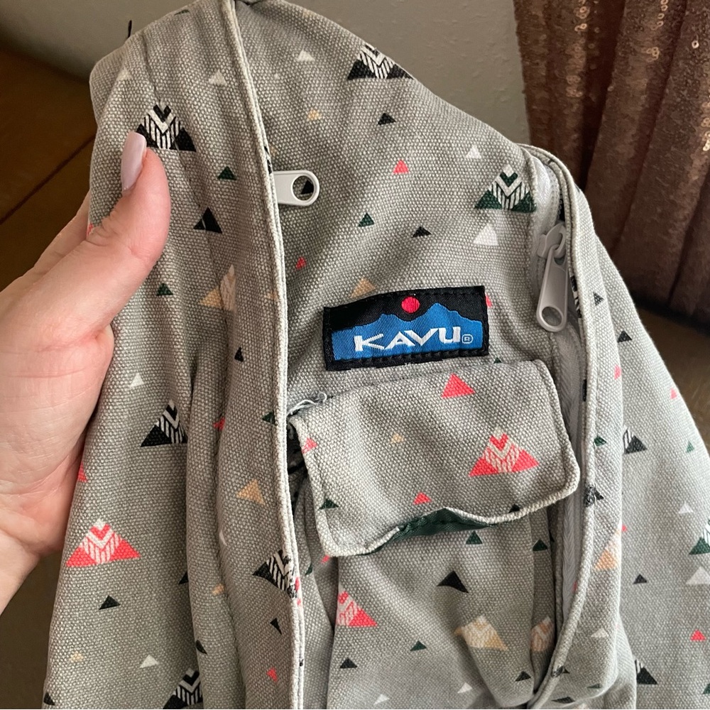 KAVU Rope Sling Bag Spearhead Traingles Print light gray canvas gorpcore comfy - Picture 4 of 12